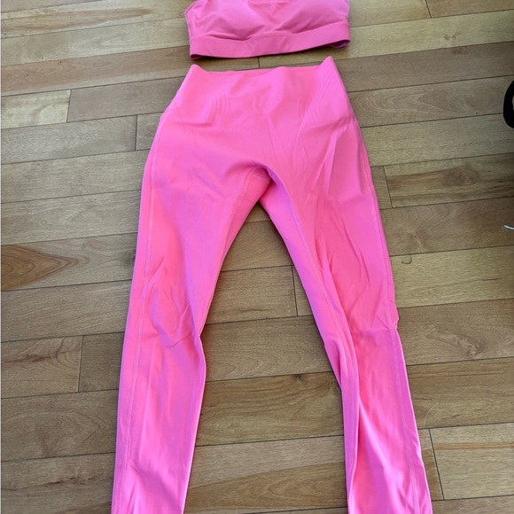 Set small Heyviva work out set. Has padding on the butt - Picture 2 of 7